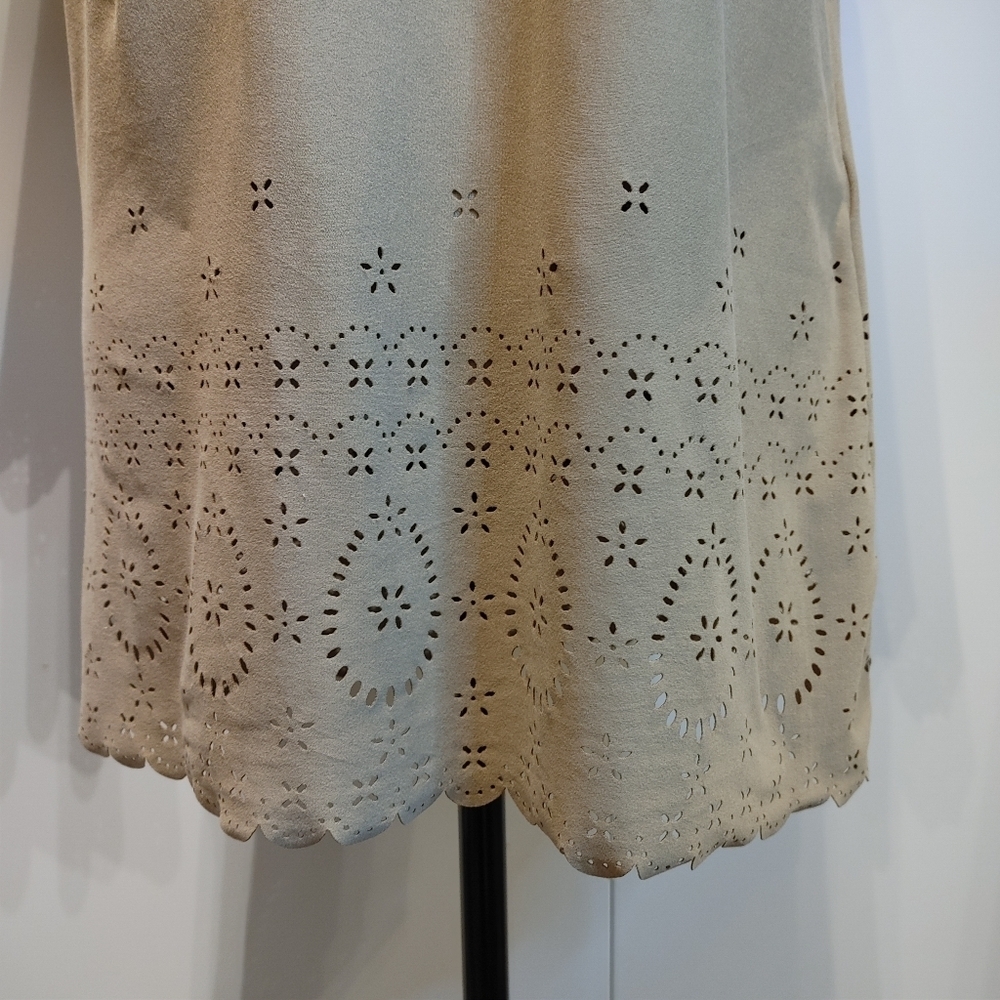 Boho Eyelet Tunic Top Medium Tan Scalloped Hem Soft Stretch Short Sleeve - Picture 6 of 9